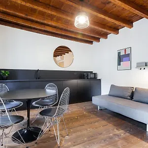 milano-suite-downtown.italymilanhotels.net/